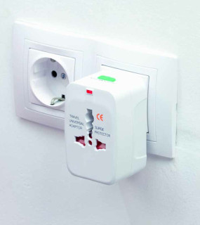 ADATTATORE UNIVERSALE DI CORRENTE cm 5x7,4x4