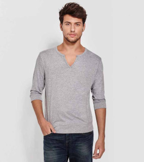 T-SHIRT ARMAND SCOLLO A V, MANICA AL GOMITO, 100% COTONE